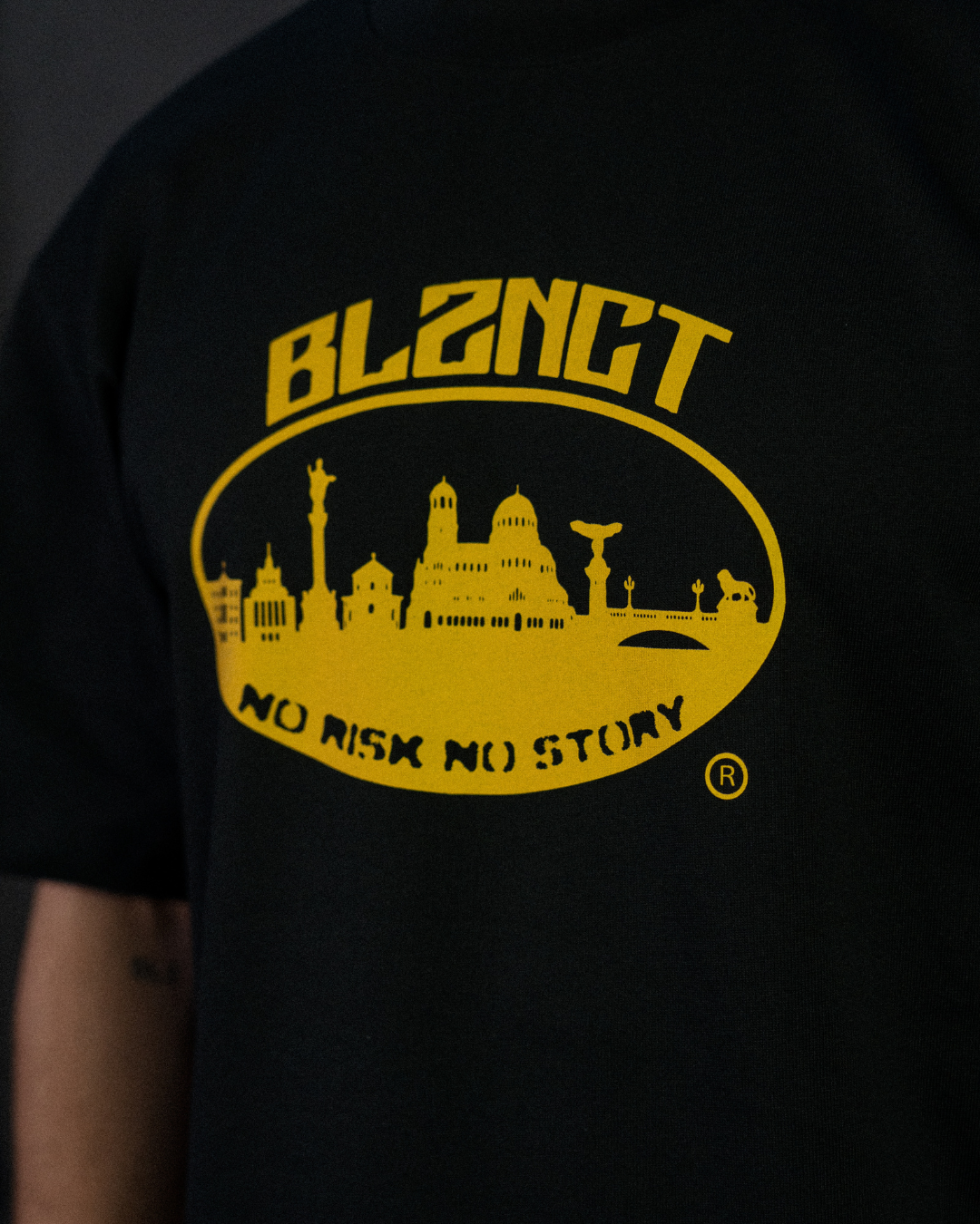 BLZNCT "NO RISK NO STORY" TEE BLACK/YELLOW